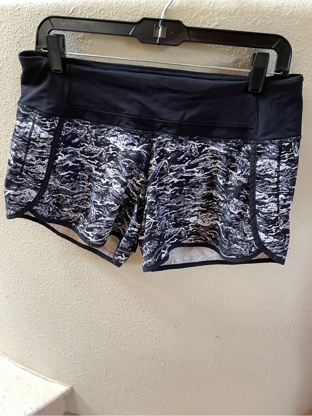 lululemon athletica Black & White Marbled Athletic Shorts size 8